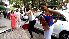 gauri khans boobs exposed in public