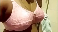 ruma aunty  Bathroom Expose her boobs